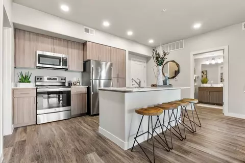 1890 S Country Club Way #1013, Tempe, AZ 85282