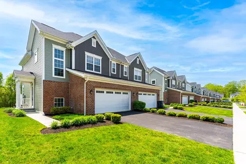 749 Enclave Village Pl #620, Lewis Center, OH 43035