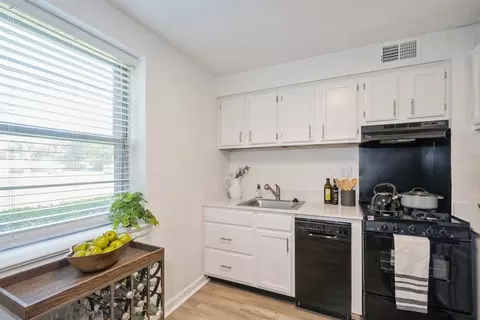8650 Kingsbridge Ln #D, Saint Louis, MO 63132