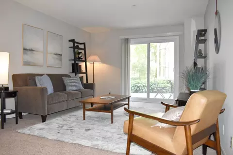 2285 Stewart Ave #2325, Saint Paul, MN 55116