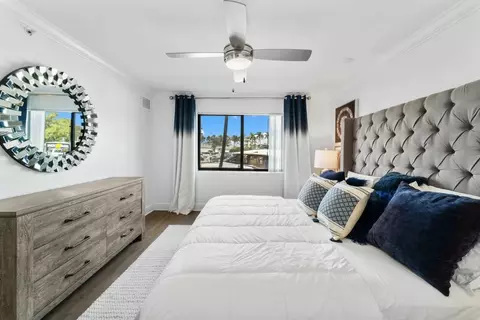 2201 SE 18th St #203, Fort Lauderdale, FL 33316