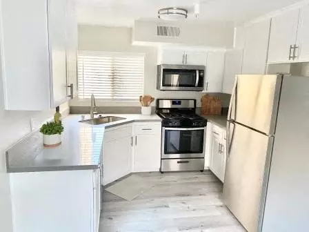 210 E Garfield Ave #18, Glendale, CA 91205