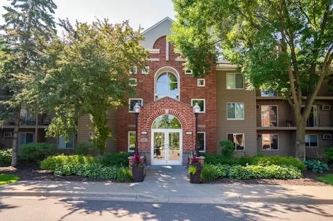 4501 Park Glen Rd #44-112, Saint Louis Park, MN 55416