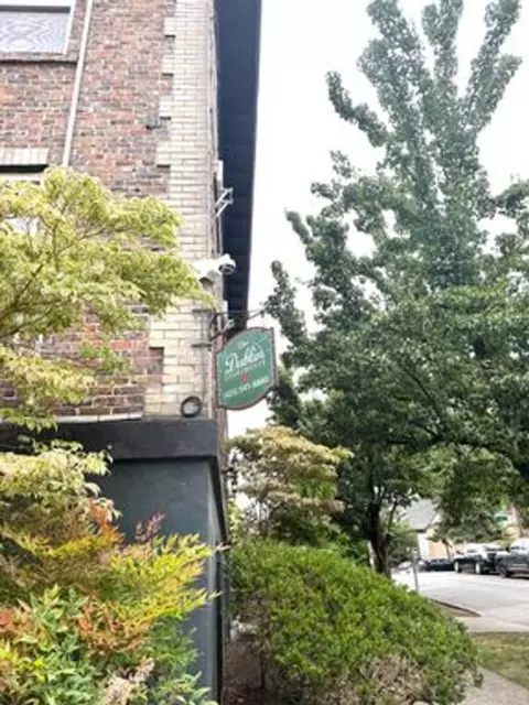 1052 E Thomas St #9, Seattle, WA 98102