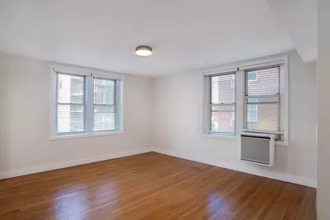 1717 R St NW #209, Washington, DC 20009