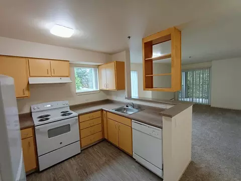 8212 NW Sandy Blvd #5-401, Portland, OR 97220