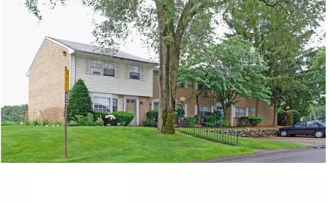 35 Newton Dr #232, Nashua, NH 03063