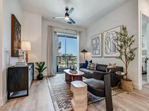 650 E Sycamore St #1224, Denton, TX 76205
