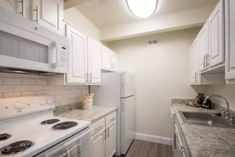 6050 Ridgecrest Rd #123, Dallas, TX 75231