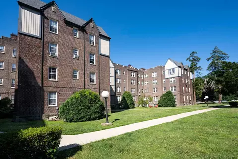 246 W Upsal St #102-E301, Philadelphia, PA 19119