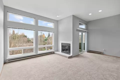 9044 35th Ave SW #103, Seattle, WA 98126