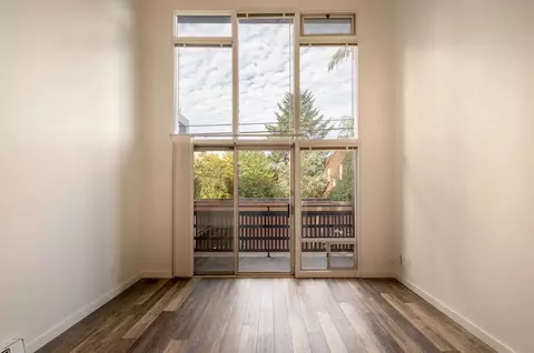 427 Summit Ave E #105, Seattle, WA 98102