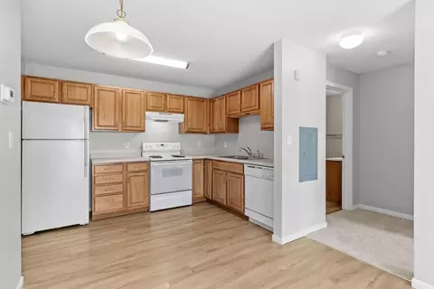 1996 County Rd D E #313, Maplewood, MN 55109