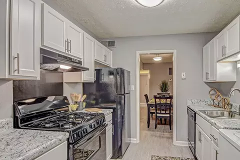 1885 Harper Dr #14-D, Lake City, GA 30260