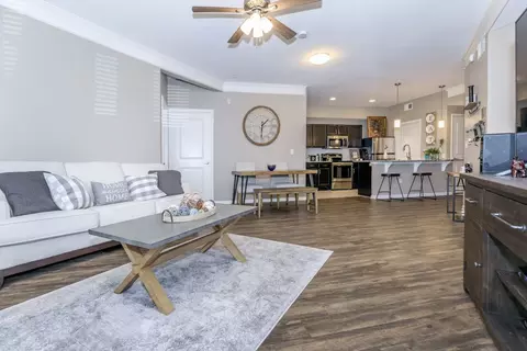 6801 W 138th Ter #211, Overland Park, KS 66223