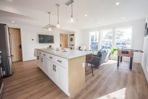 1651 W 37th Pl, Los Angeles, CA 90018