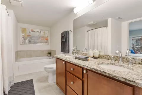 595 S Des Plaines River Rd #710, Des Plaines, IL 60016 photo 4
