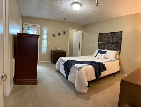 2410 Memorial Dr #C205, Bryan, TX 77802