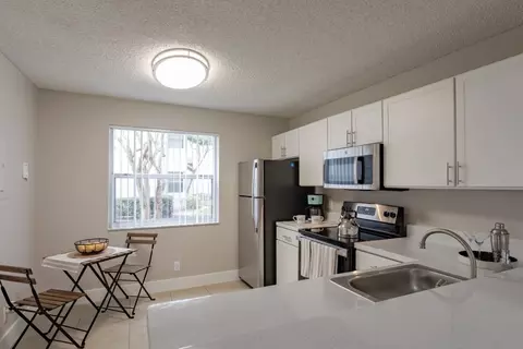 10931 NW 39th St #12-203, Sunrise, FL 33351