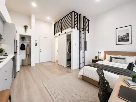 5637 University Way NE #204, Seattle, WA 98105