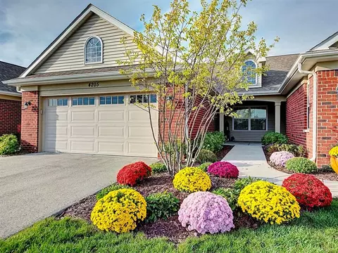 4209 Pond Willow Rd #4109, Naperville, IL 60564