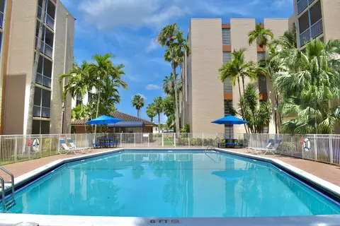 1333 W 49th Pl #417A, Hialeah, FL 33012