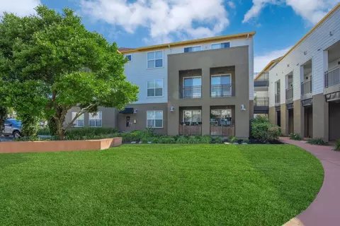 6410 Schmidt Ln #C206, El Cerrito, CA 94530