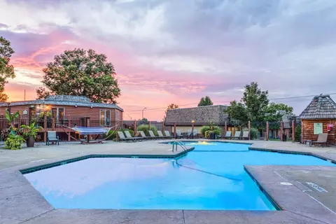 8951 Reeder St #1204, Overland Park, KS 66214