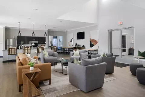 10605 Newtown Woods Trl #303, Louisville, KY 40118