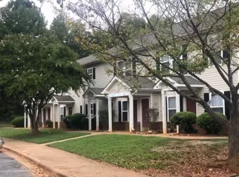 380 W 11th St #8A, Siler City, NC 27344