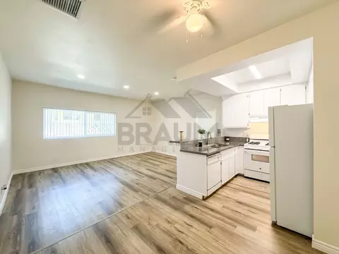 11459 Collins St #215, Los Angeles, CA 91601
