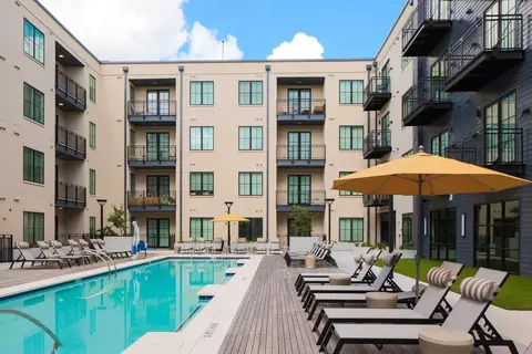 300 E Broad St #413, Savannah, GA 31401