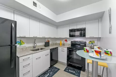 100 Kings Point Dr #1423, Sunny Isles Beach, FL 33160