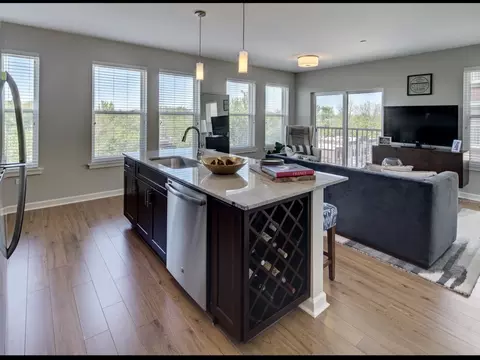 737 Chicago Ave #308, Evanston, IL 60202