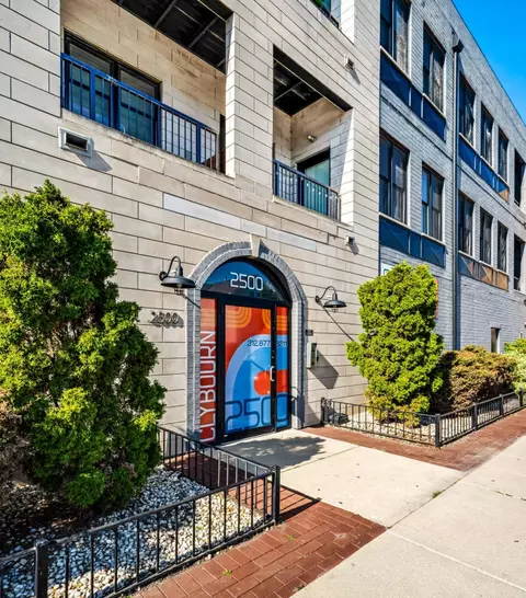 2500 N Clybourn Ave #202, Chicago, IL 60614