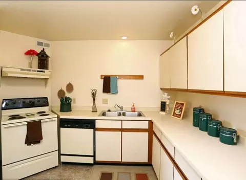 1300 Eco Park Dr #750-02, Dekalb, IL 60115