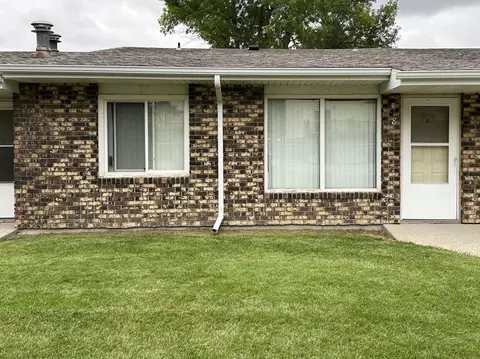 2015 8th St NW #9, Minot, ND 58703