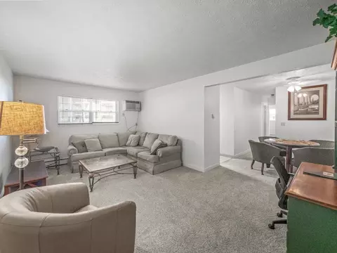 4 Arms Blvd #101-04, Niles, OH 44446