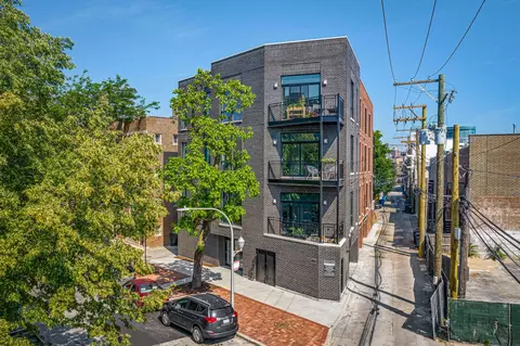 1050 W Cornelia Ave #1050-202, Chicago, IL 60657