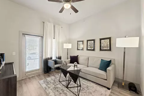 637 Samuels Ave #2042, Fort Worth, TX 76102