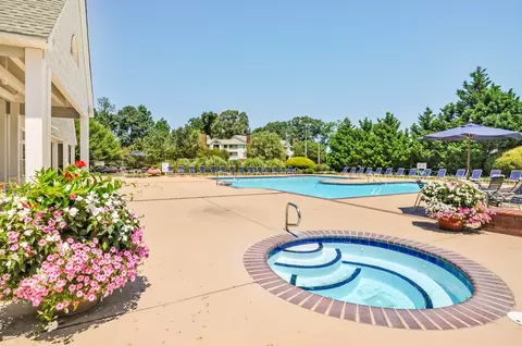 701 Treybrooke Cir #802-11, Greenville, NC 27834