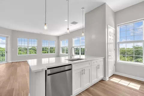100 River Park Dr #346, Raritan, NJ 08869