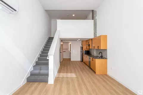 802 5th Ave N #303, Seattle, WA 98109