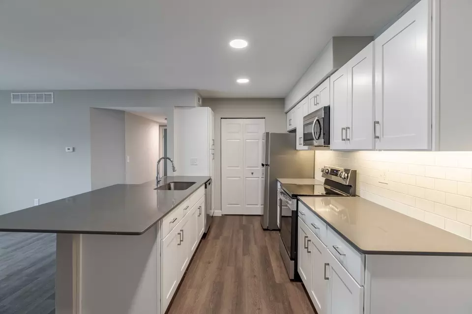  34350 Ryan Rd #321, Sterling Heights, MI 48310 photo 1