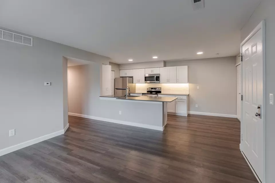  34350 Ryan Rd #321, Sterling Heights, MI 48310 photo 2