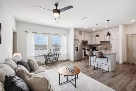 5050 Azle Ave #610, Fort Worth, TX 76106