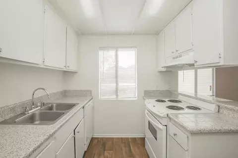 5450 Stanton Ave #5400D, Buena Park, CA 90621
