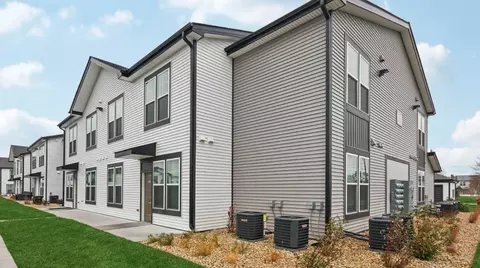 1300 N Lancaster Rd #202, South Elgin, IL 60177