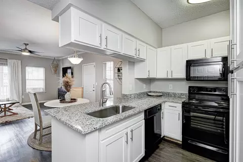 11400 Gables Dr #912, Fishers, IN 46038