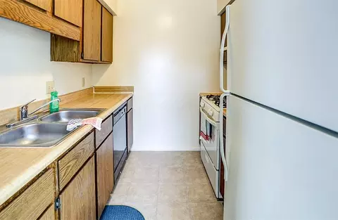 2810 Winchester Dr #00303, Valparaiso, IN 46383